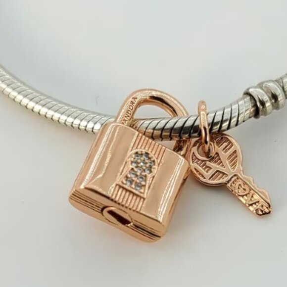 New Pandora S925 Rose Gold Authentic Padlock and Key Dangle Charm w/pouch - Picture 4 of 4